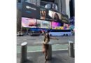 Em parceria com YouTube, Ana Laura Lopes ganha destaque em outdoors na Times Square e Sunset Blvd