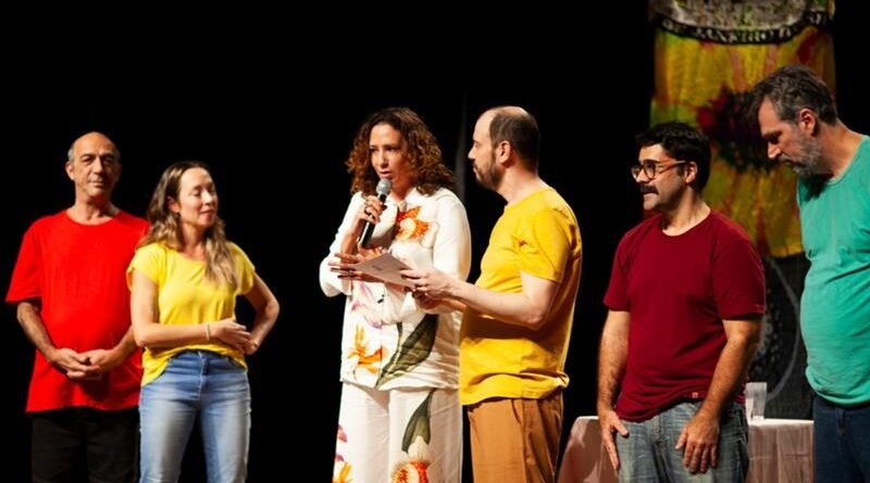 Grupo Teatro do Nada recebe homenagem da vereadora Mônica Benício na Mostra de Improvisação Teatral IMPRO GRAND PRIX